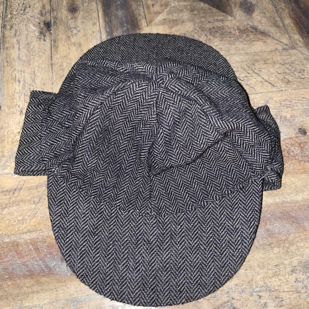Stylish Herringbone Cap with Bow